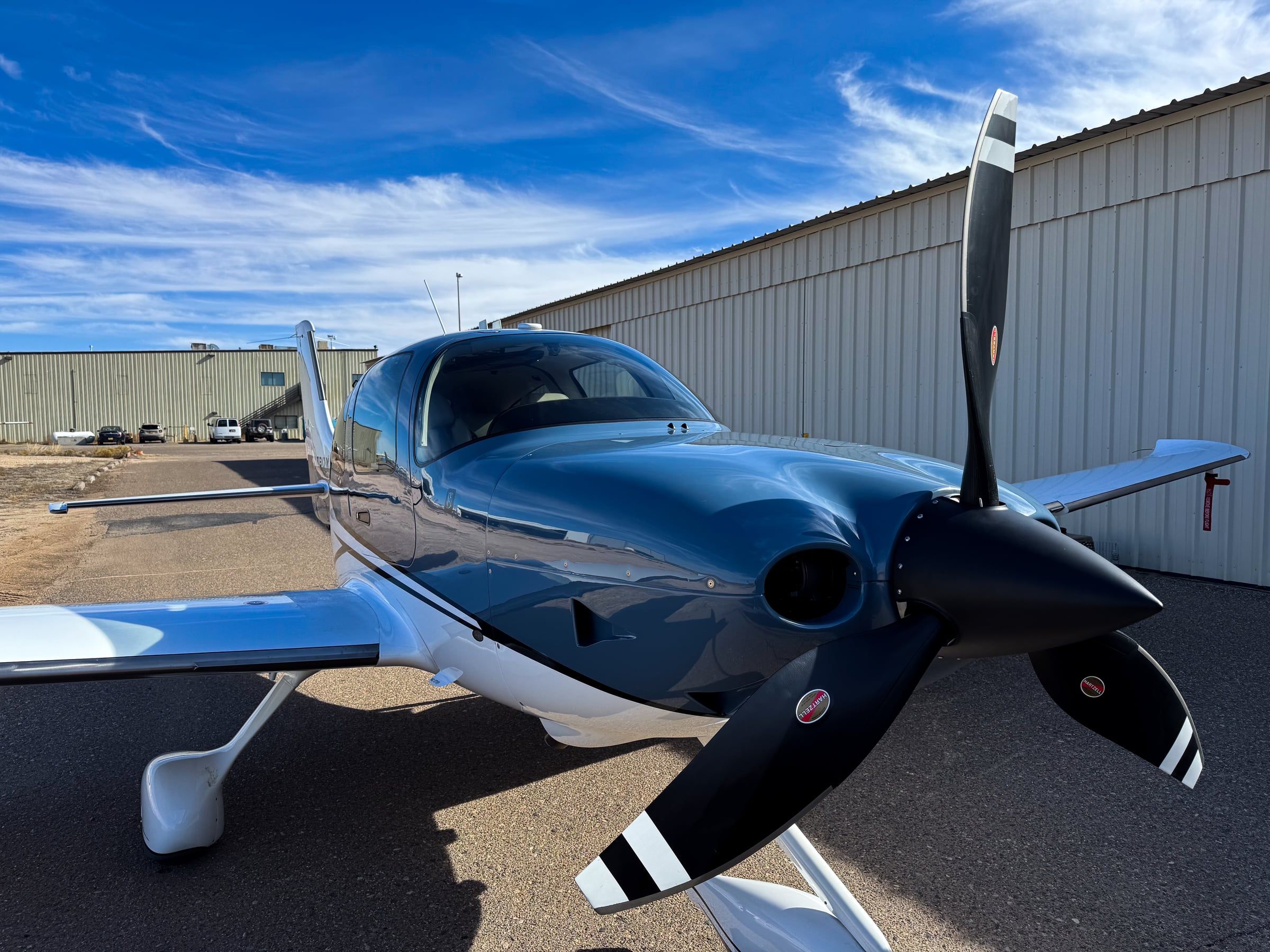 Cirrus nose and propeller